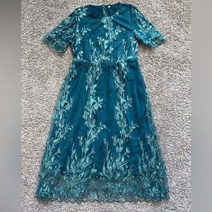 CurveDream Round Neck Short Sleeves Floral Embroidery Midi Dress